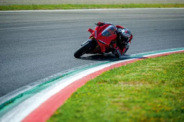 Ducati Performance DAVC Race Pro